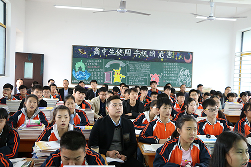 教学比武，各显真招——记皓源实验中学新教师教学比武大赛